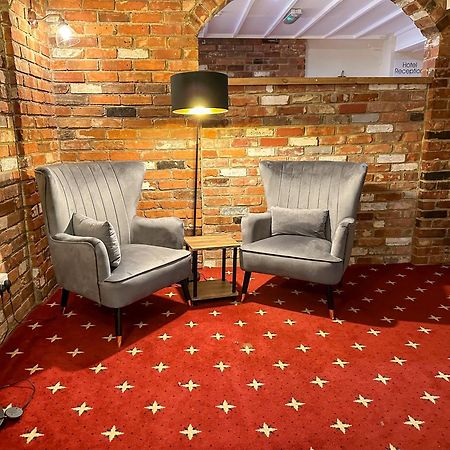 The Angel Hotel オールトン エクステリア 写真