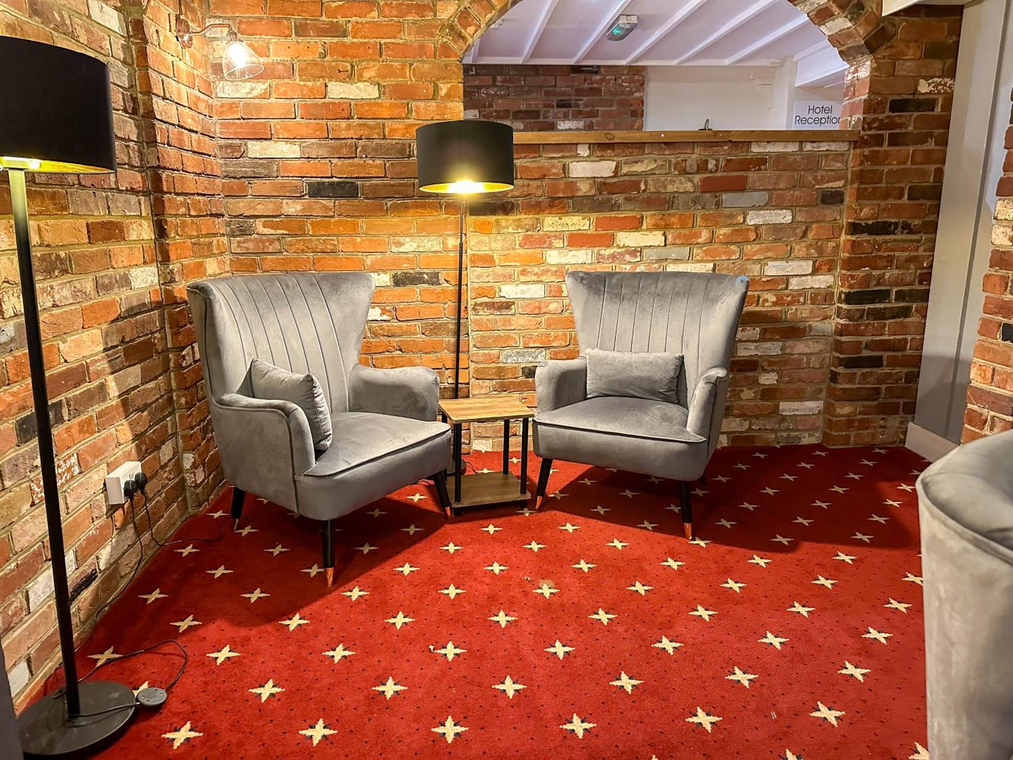 The Angel Hotel オールトン エクステリア 写真
